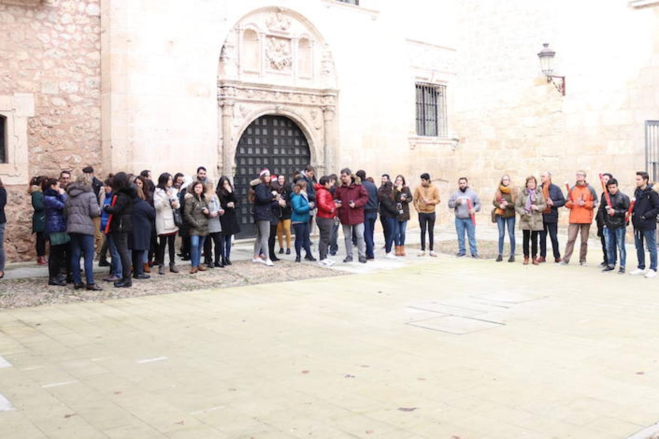 La comunidad científica de la Universidad de Burgos despide el año tomando doce aceitunas y pidiendo deseos para el 2019.