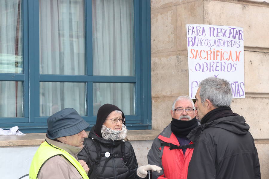 Fotos: Manifestación por unas pensiones dignas de la Coordinadora Estatal en Defensa del Sistema Público de Pensiones en Burgos