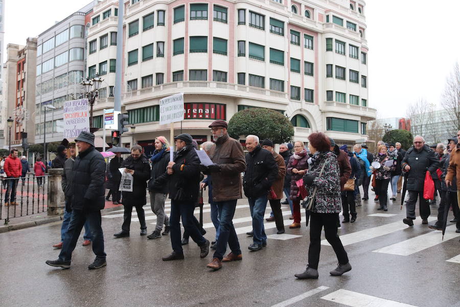 Fotos: Manifestación por unas pensiones dignas de la Coordinadora Estatal en Defensa del Sistema Público de Pensiones en Burgos