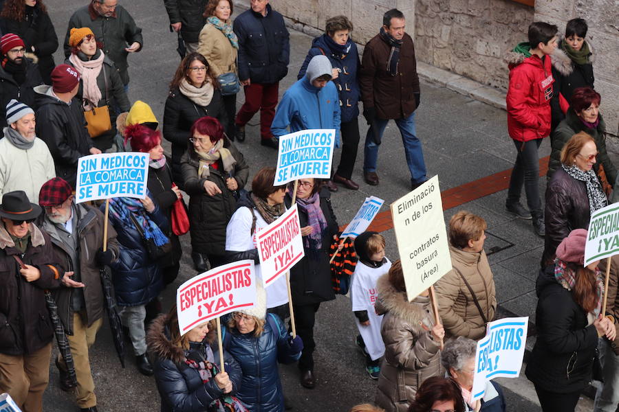 Fotos: 3.000 personas salen a la calle en Burgos para defender la Atención Primaria