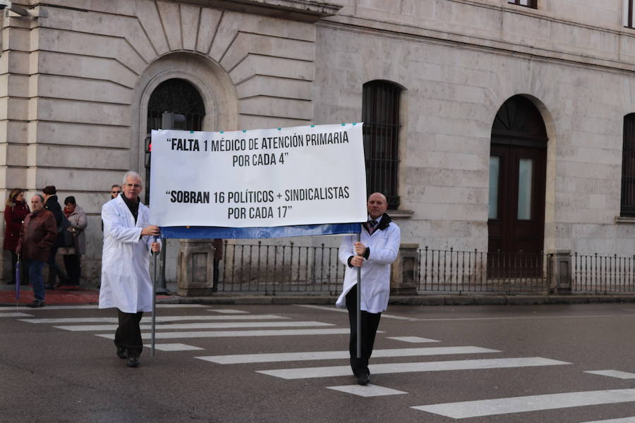 Fotos: 3.000 personas salen a la calle en Burgos para defender la Atención Primaria