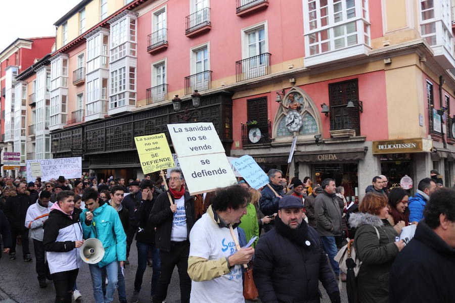 Fotos: 3.000 personas salen a la calle en Burgos para defender la Atención Primaria