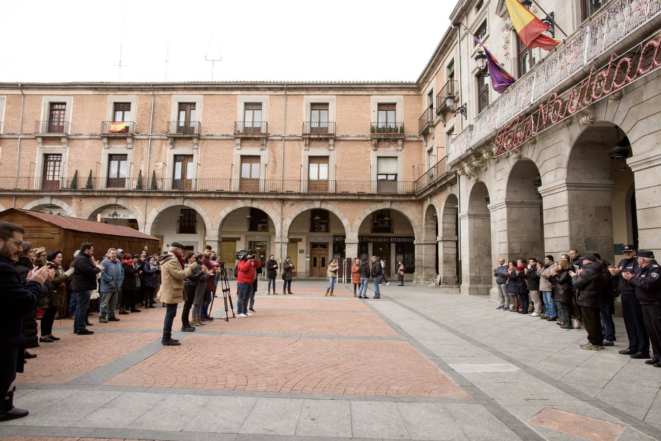 Concentración frente al ayuntamiento de Ávila.