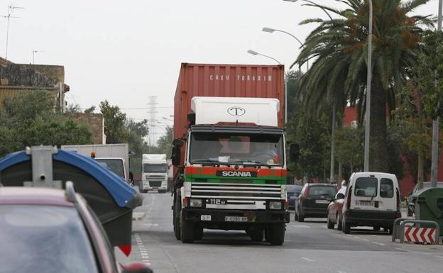 La UE quiere reducir un 15% las emisiones de CO2 de los camiones en 2025 y un 30% en 2030