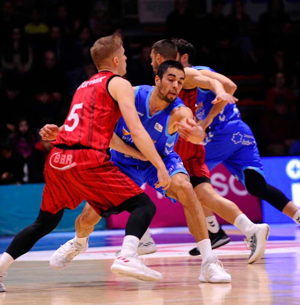 Fotos: El San Pablo Burgos consigue su primera victoria a domicilio