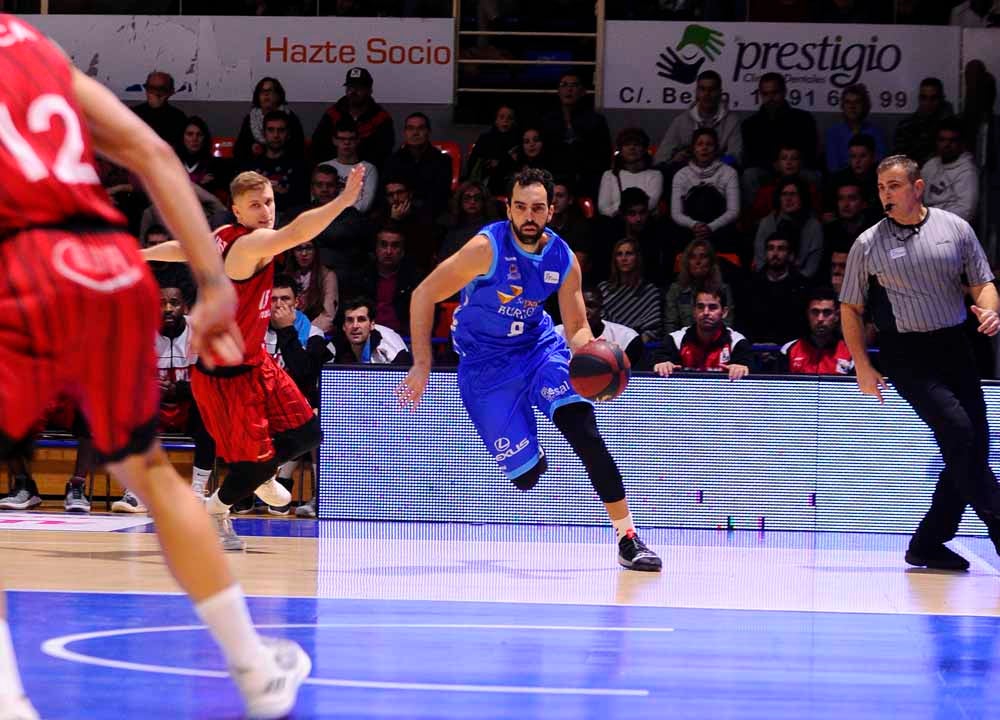 Fotos: El San Pablo Burgos consigue su primera victoria a domicilio