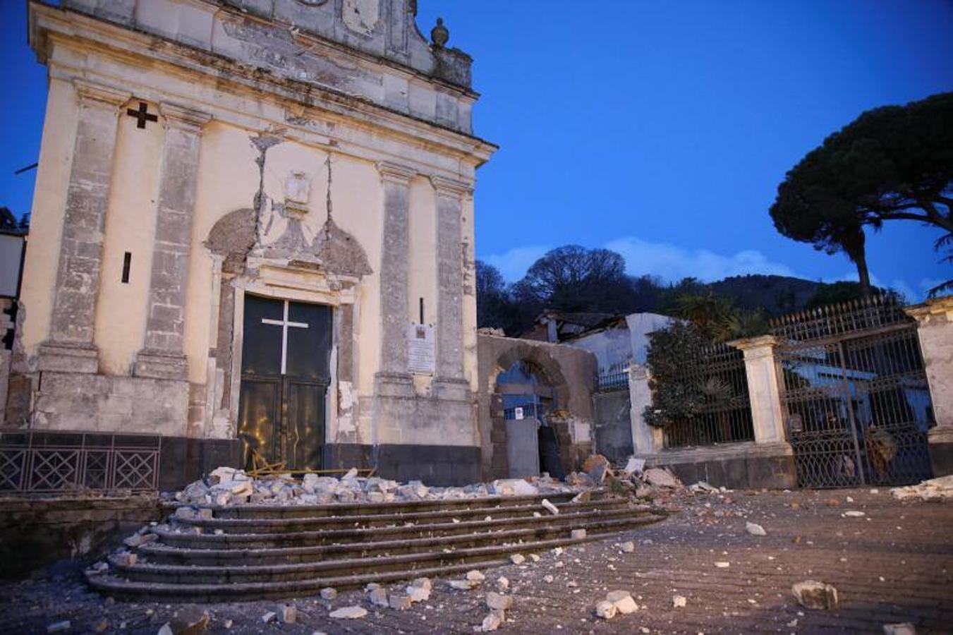 El presidente de la región italiana declara el estado de calamidad después del terremoto de 4,8 grados vinculado a la erupción del volcán