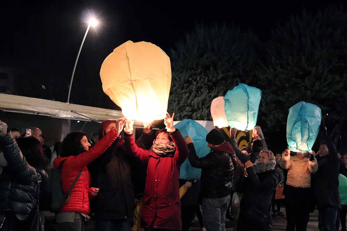 El Proyecto Rubare ha vendido miles de farolillos de papel que han sido lanzados al cielo para recaudar fondos para dos escuelas y una cooperativa de mujeres de la República Democrática del Congo.