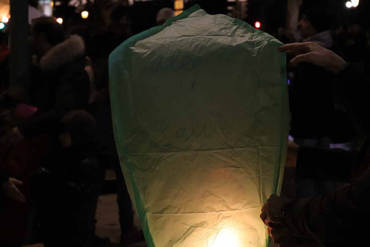 El Proyecto Rubare ha vendido miles de farolillos de papel que han sido lanzados al cielo para recaudar fondos para dos escuelas y una cooperativa de mujeres de la República Democrática del Congo.