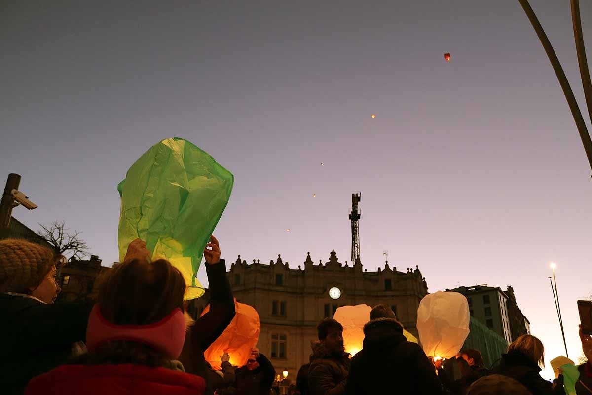 El Proyecto Rubare ha vendido miles de farolillos de papel que han sido lanzados al cielo para recaudar fondos para dos escuelas y una cooperativa de mujeres de la República Democrática del Congo.