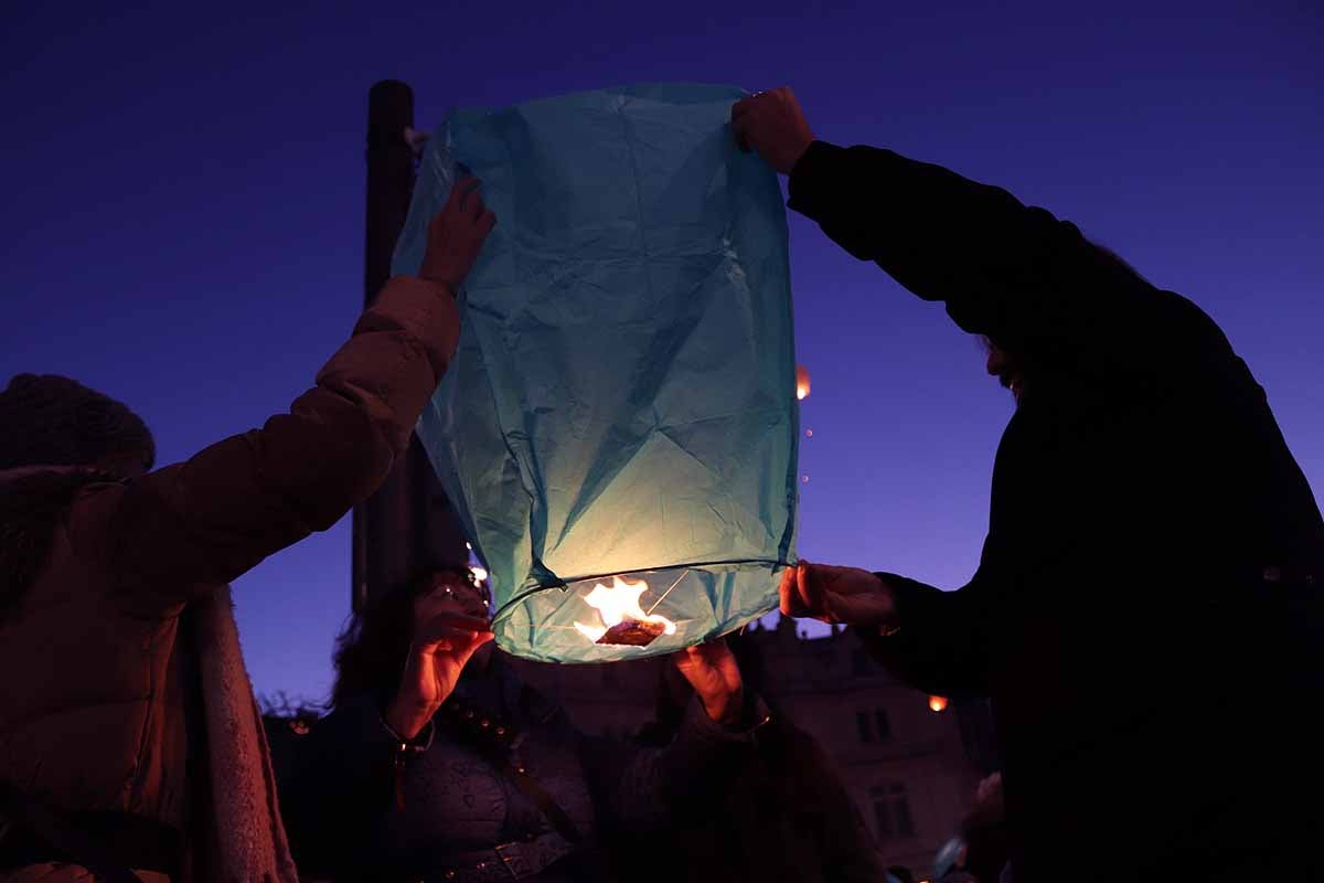 El Proyecto Rubare ha vendido miles de farolillos de papel que han sido lanzados al cielo para recaudar fondos para dos escuelas y una cooperativa de mujeres de la República Democrática del Congo.