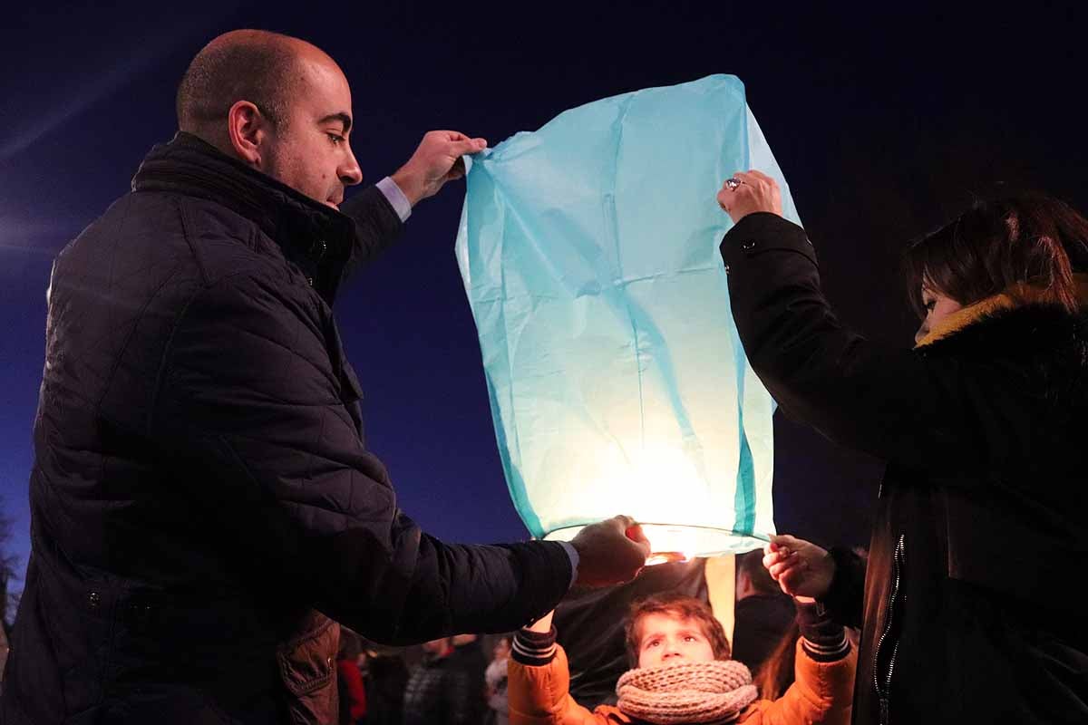 El Proyecto Rubare ha vendido miles de farolillos de papel que han sido lanzados al cielo para recaudar fondos para dos escuelas y una cooperativa de mujeres de la República Democrática del Congo.