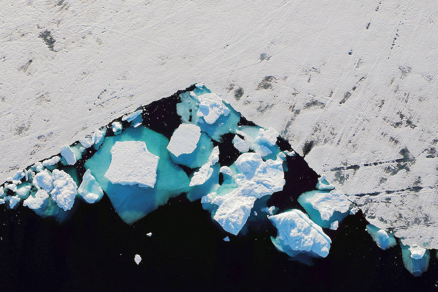 Un iceberg se deshace en Groenlandia.