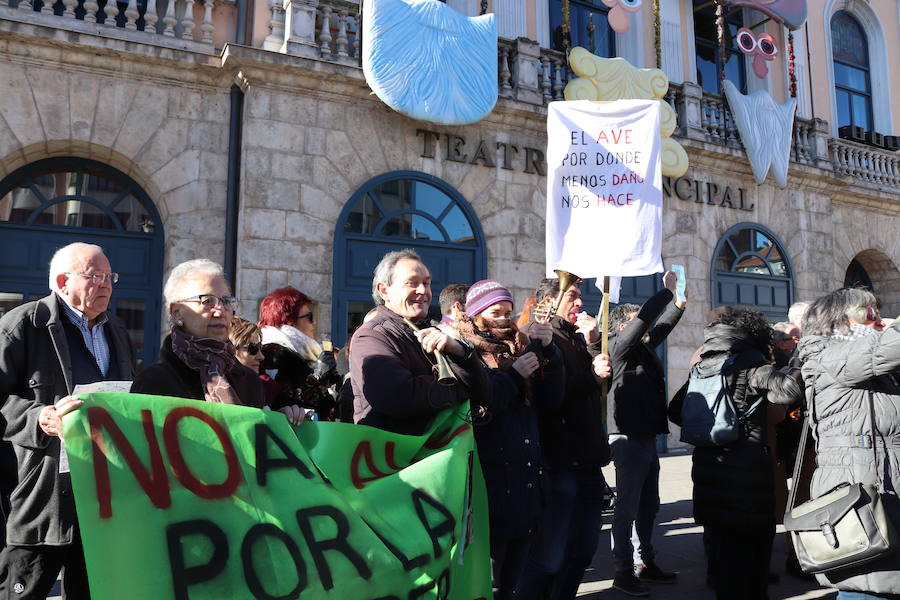 Fotos: La asociación Bureba es Futuro se ha manifestado en Burgos para exigir un cambio en el trazado del AVE al País Vasco