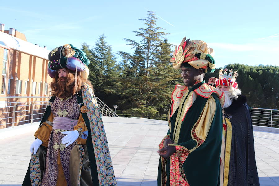 Fotos: Los Reyes Magos llegan a Burgos y visitan la residencia de ancianos Teresa Jornet