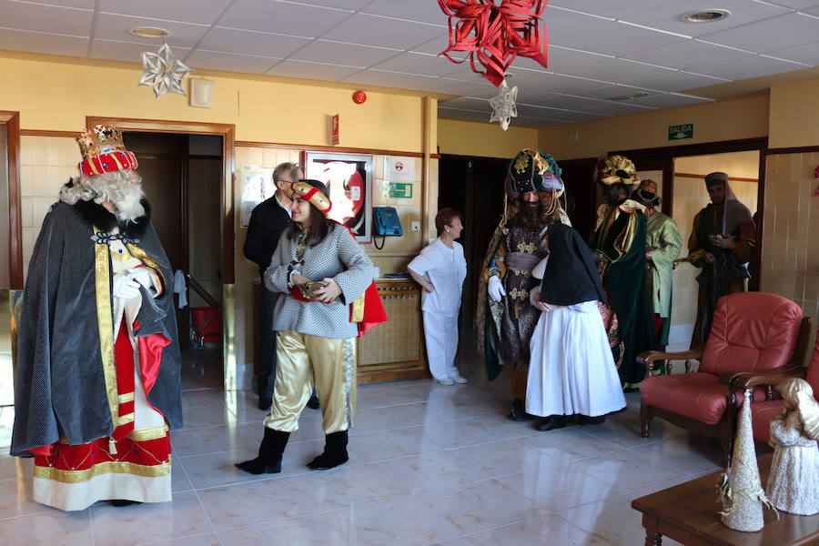 Fotos: Los Reyes Magos llegan a Burgos y visitan la residencia de ancianos Teresa Jornet