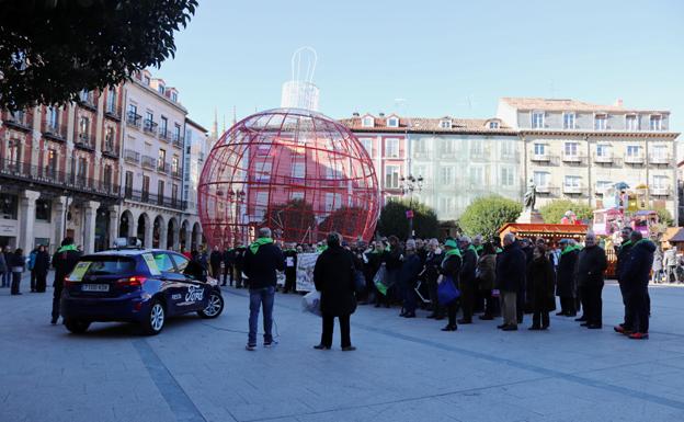 Imagen principal - Las plataformas del Tren Directo le piden a los Reyes Magos la reapertura de la vía entre Madrid y Aranda