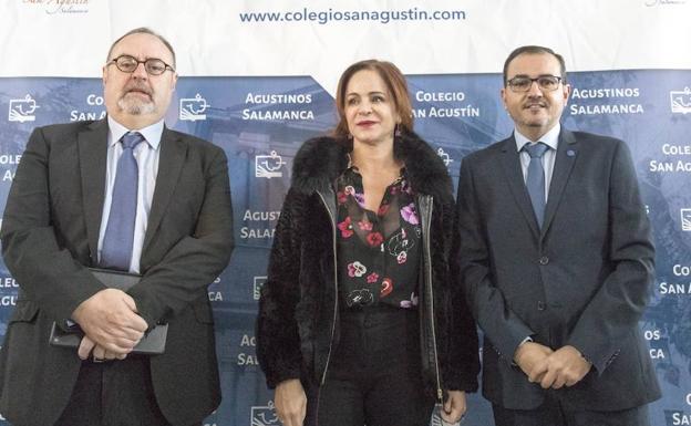 Fernando Rey, Silvia Clemente y el director del colegio San Agustín, Fernando Martín.