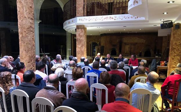 Momento de la reunión de alcaldes y concejales del PP de ayuntamientos de la Ribera. 
