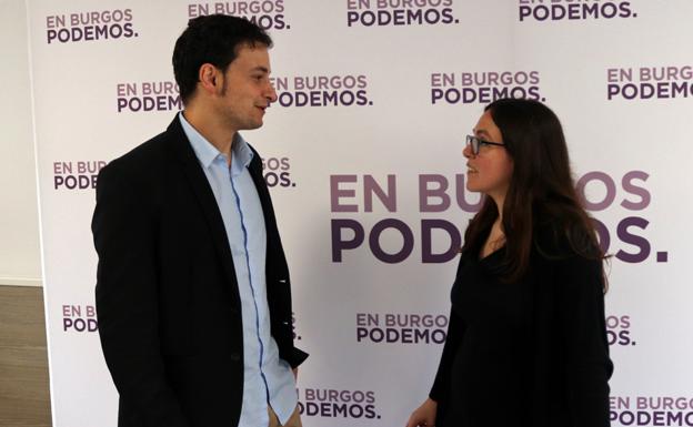 Los procuradores de Podemos Félix Díez y Laura Domínguez. 