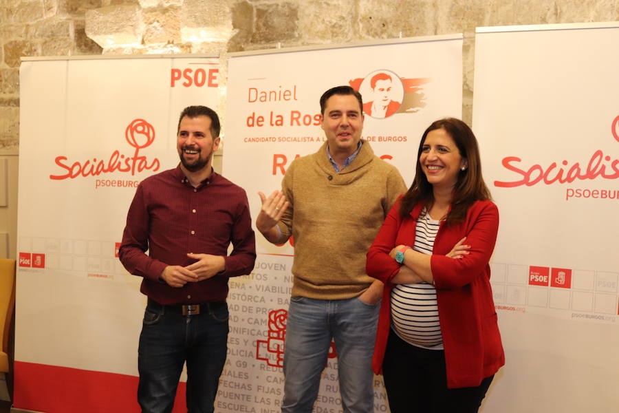 El candidato a la Presidencia de la Junta y secretario general del PSOECyL, Luis Tudanca, ha participado en el vino de Año Nuevo de la Agrupación del PSOE de Burgos. Junto a él han estado Daniel de la Rosa, candidato socialista a la alcaldía de la capital, y la diputada nacional Esther Peña.