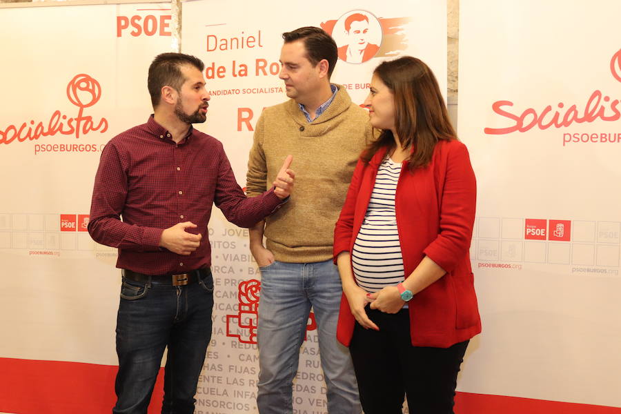 El candidato a la Presidencia de la Junta y secretario general del PSOECyL, Luis Tudanca, ha participado en el vino de Año Nuevo de la Agrupación del PSOE de Burgos. Junto a él han estado Daniel de la Rosa, candidato socialista a la alcaldía de la capital, y la diputada nacional Esther Peña.