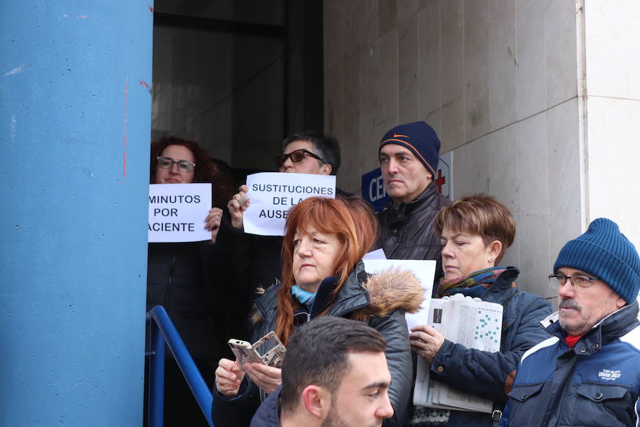 En Los Cubos, los usuarios han pedido a las tres médicos que han renunciado a su plaza que se queden