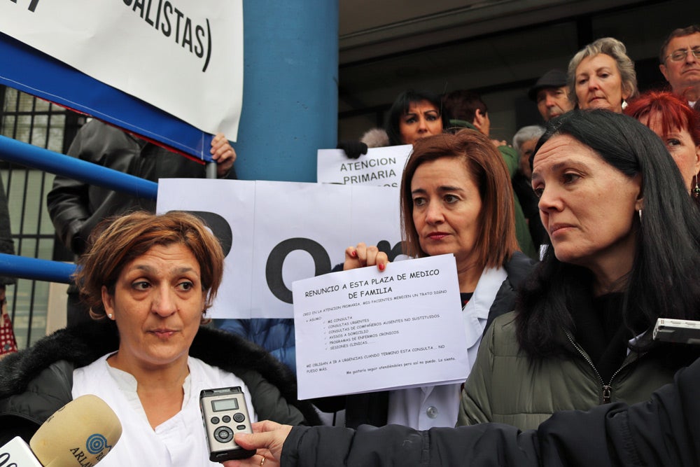 En Los Cubos, los usuarios han pedido a las tres médicos que han renunciado a su plaza que se queden