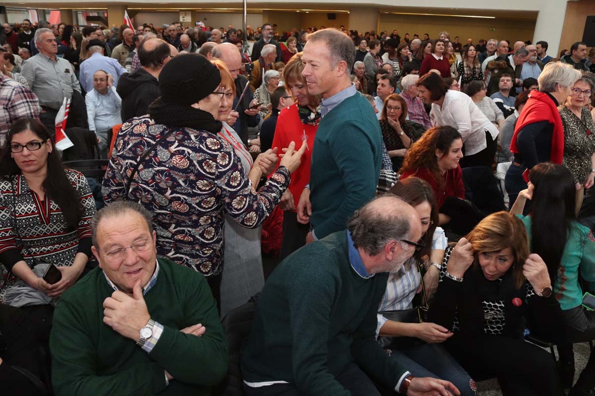 Alrededor de un millar de personas han acudido al Fórum Evolución para acompañar a Luis Tudanca en su presentación oficial como candidato a la Presidencia de la Junta de Castilla y León.