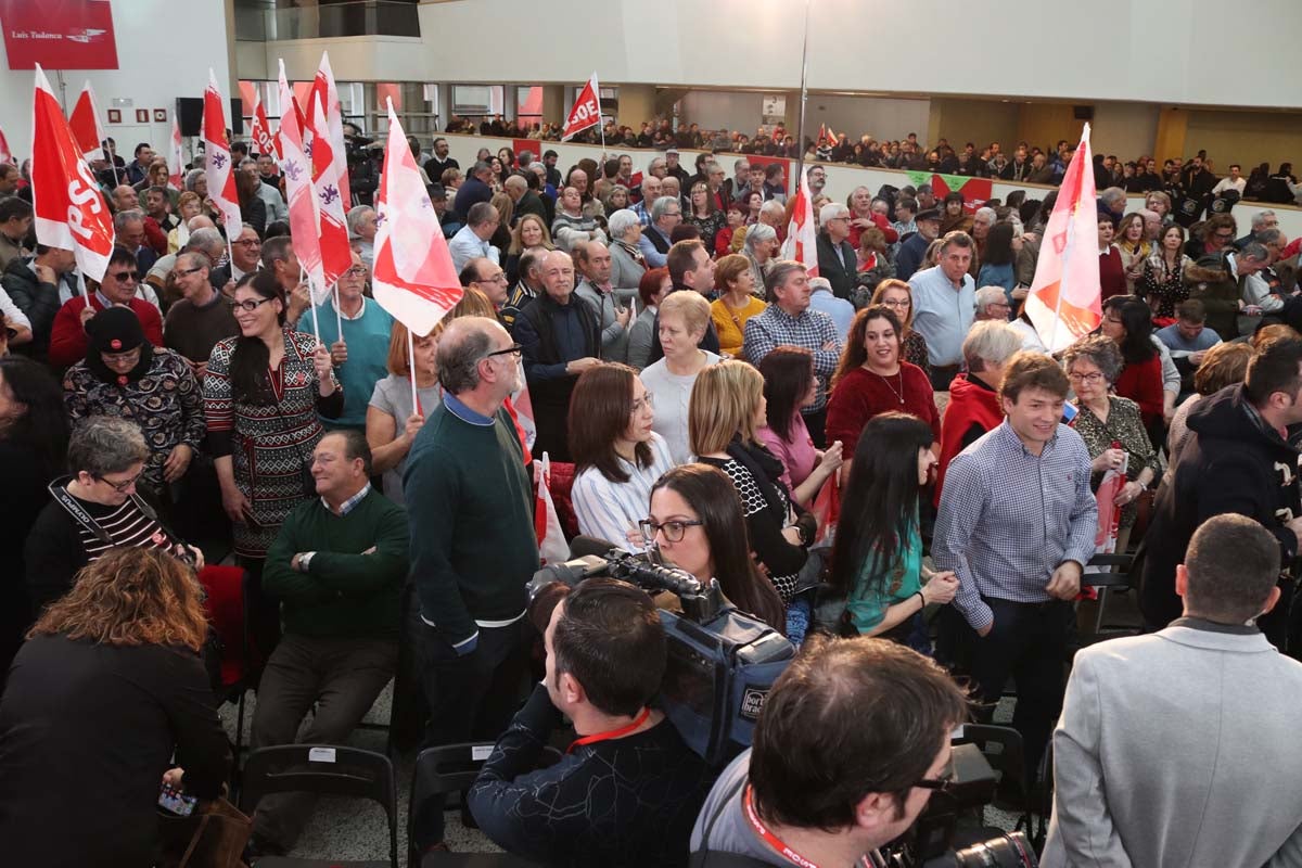 Alrededor de un millar de personas han acudido al Fórum Evolución para acompañar a Luis Tudanca en su presentación oficial como candidato a la Presidencia de la Junta de Castilla y León.