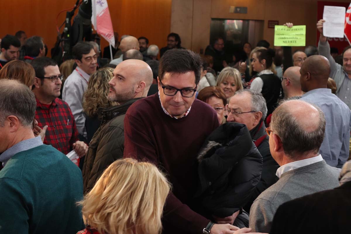 Alrededor de un millar de personas han acudido al Fórum Evolución para acompañar a Luis Tudanca en su presentación oficial como candidato a la Presidencia de la Junta de Castilla y León.