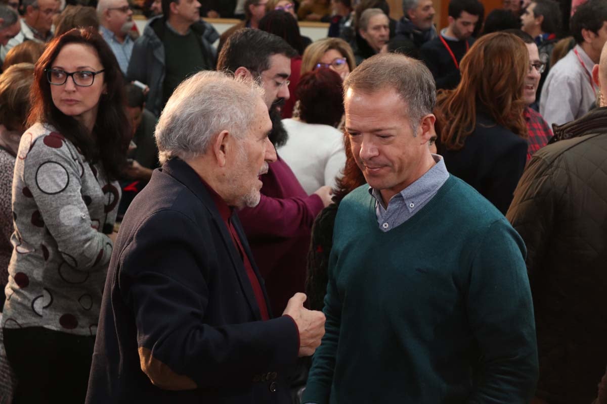 Alrededor de un millar de personas han acudido al Fórum Evolución para acompañar a Luis Tudanca en su presentación oficial como candidato a la Presidencia de la Junta de Castilla y León.