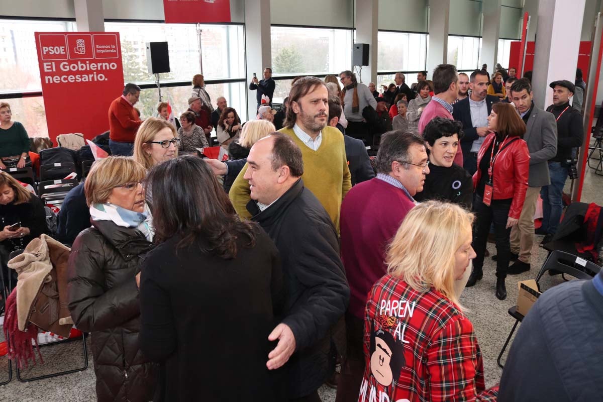 Alrededor de un millar de personas han acudido al Fórum Evolución para acompañar a Luis Tudanca en su presentación oficial como candidato a la Presidencia de la Junta de Castilla y León.