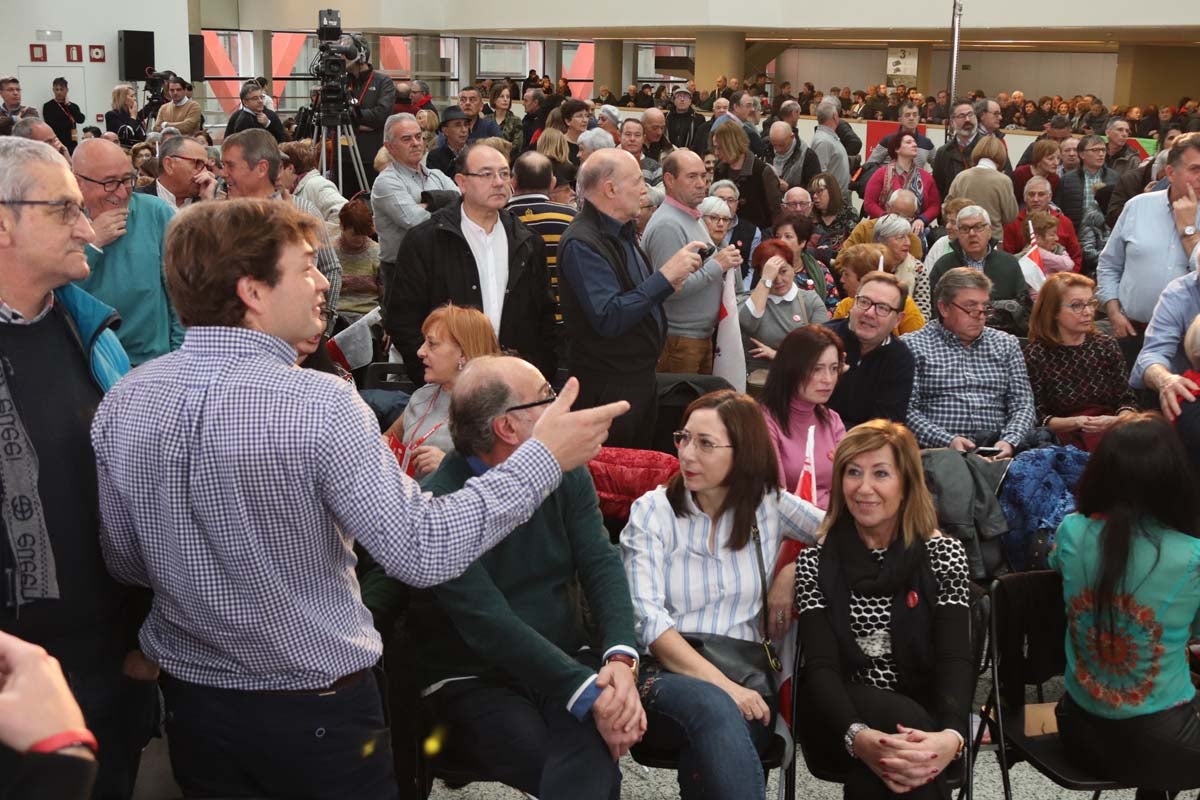 Alrededor de un millar de personas han acudido al Fórum Evolución para acompañar a Luis Tudanca en su presentación oficial como candidato a la Presidencia de la Junta de Castilla y León.