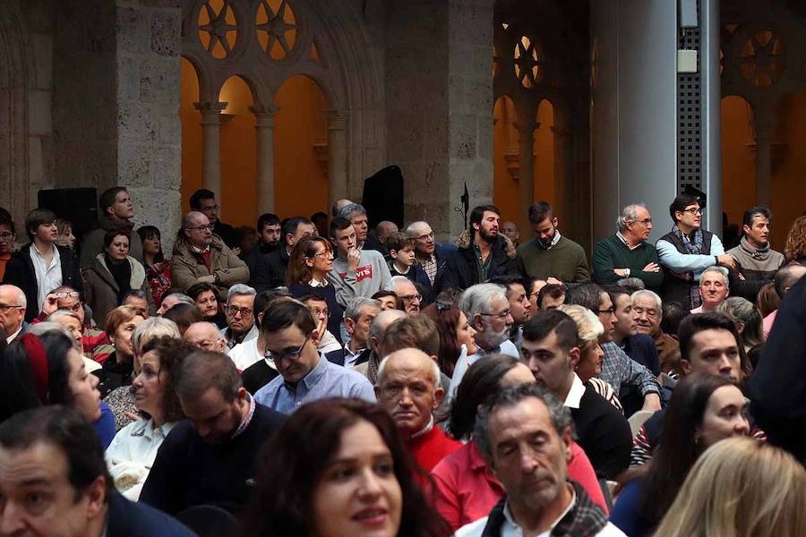 Unas 500 personas han acudido hoy al acto de Vox en Burgos al que ha acudido el secretario general Javier Ortega Smith. En el acto Vox ha defendido sus propuestas para el futuro de España. Inmigración, violencia de género, «los chiringuitos» de la política y la figura de Ortega Lara han sido los momentos más enérgicos del discurso de Ortega Smith.