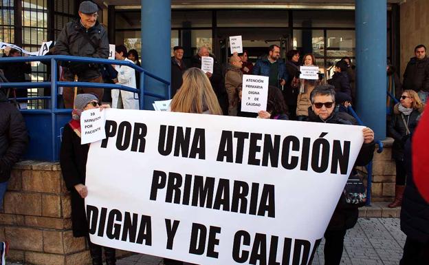 Decenas de vecinos han apoyado la causa de las médicas