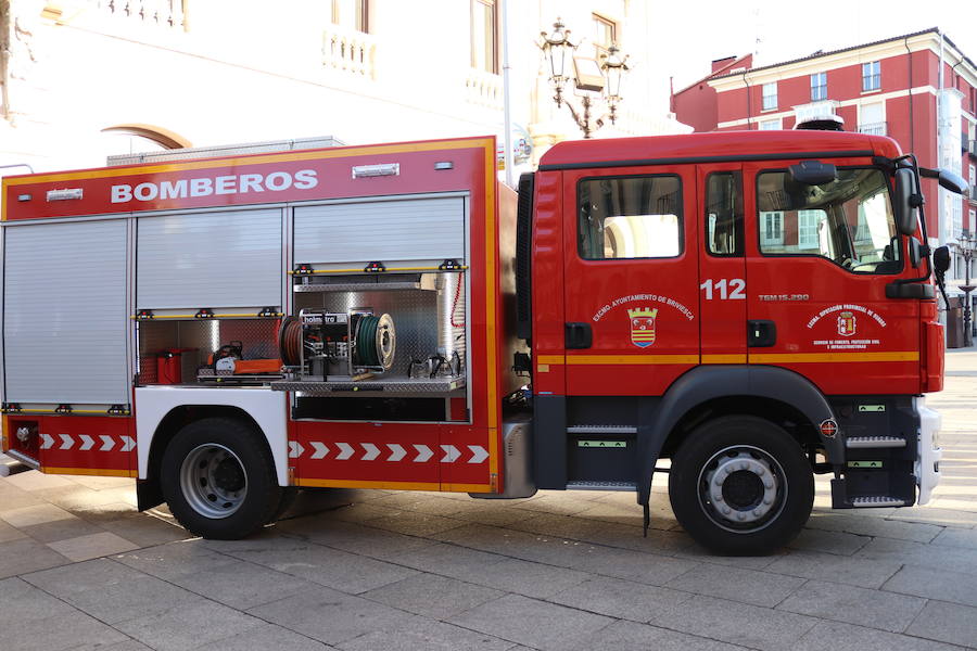 Los parques de bomberos de Oña y Briviesca estrenan vehículos para la extinción de incendios.