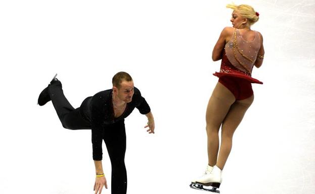 John Coughlin, junto a la patinadora Caydee Denney, durante una competición en 2013. 