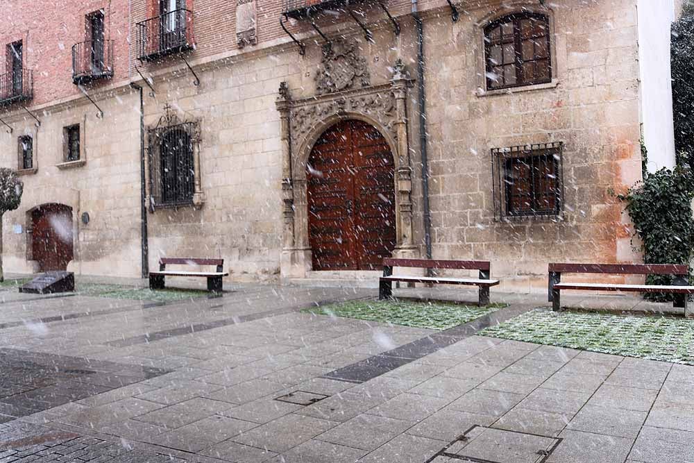 Fotos: Llegan los primeros copos de nieve a Burgos