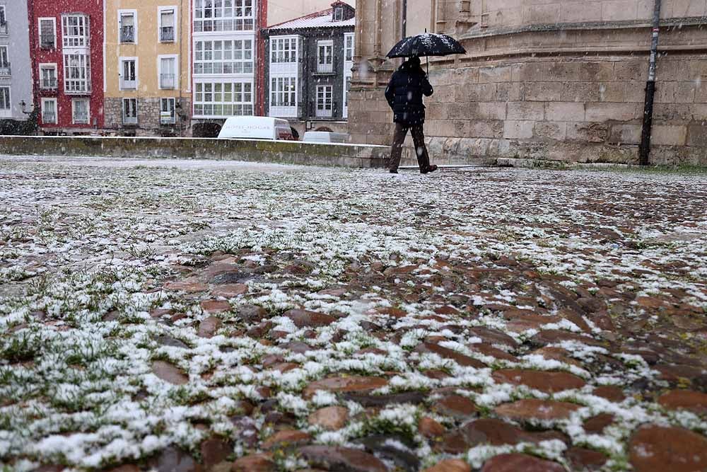 Fotos: Llegan los primeros copos de nieve a Burgos