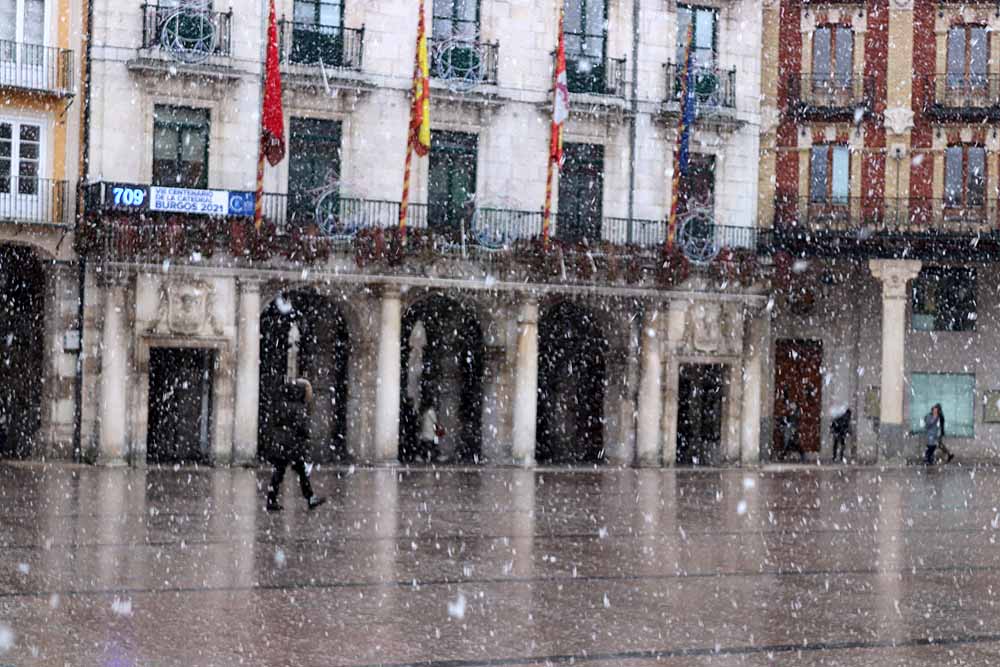 Fotos: Llegan los primeros copos de nieve a Burgos