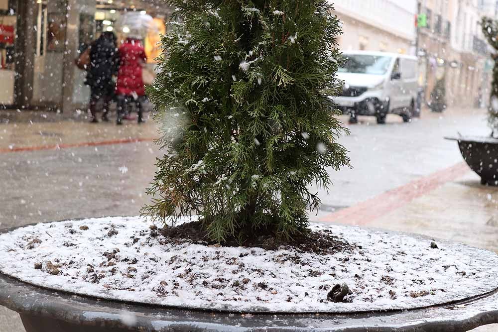 Fotos: Llegan los primeros copos de nieve a Burgos