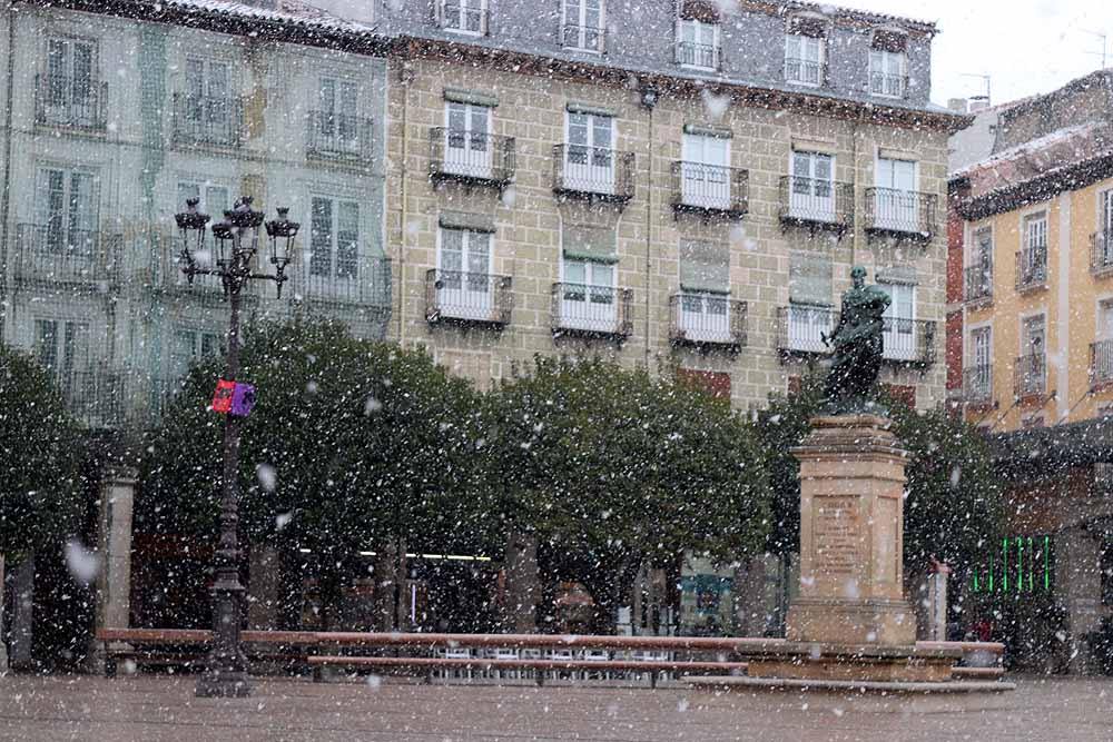 Fotos: Llegan los primeros copos de nieve a Burgos