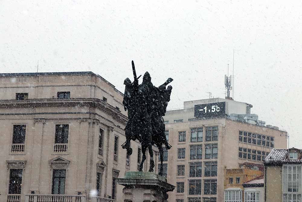 Fotos: Llegan los primeros copos de nieve a Burgos