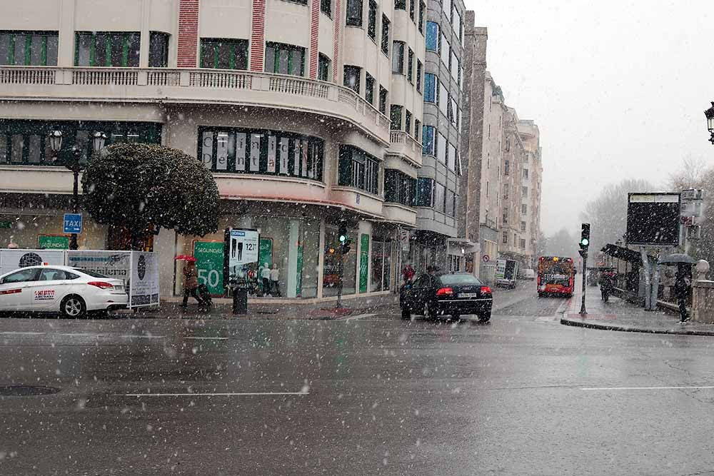 Fotos: Llegan los primeros copos de nieve a Burgos