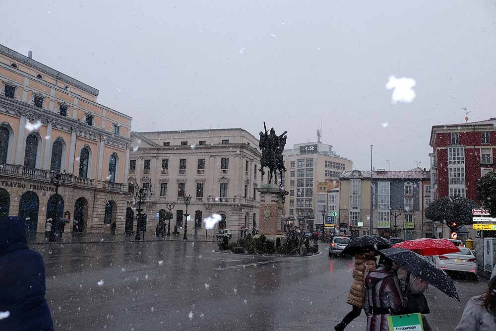 Fotos: Llegan los primeros copos de nieve a Burgos