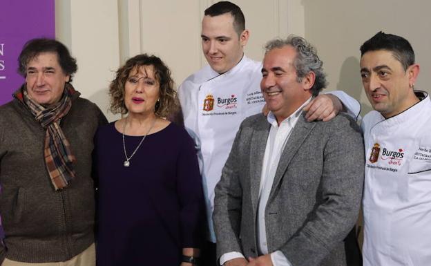 De izquierda a derecha, Víctor Aguirre, Montserrat Aparicio, Luis Alberto Simón, Roberto González y José Ignacio Rojo, durante la presentación de la presencia de Burgos Alimenta en Madrid Fusión.