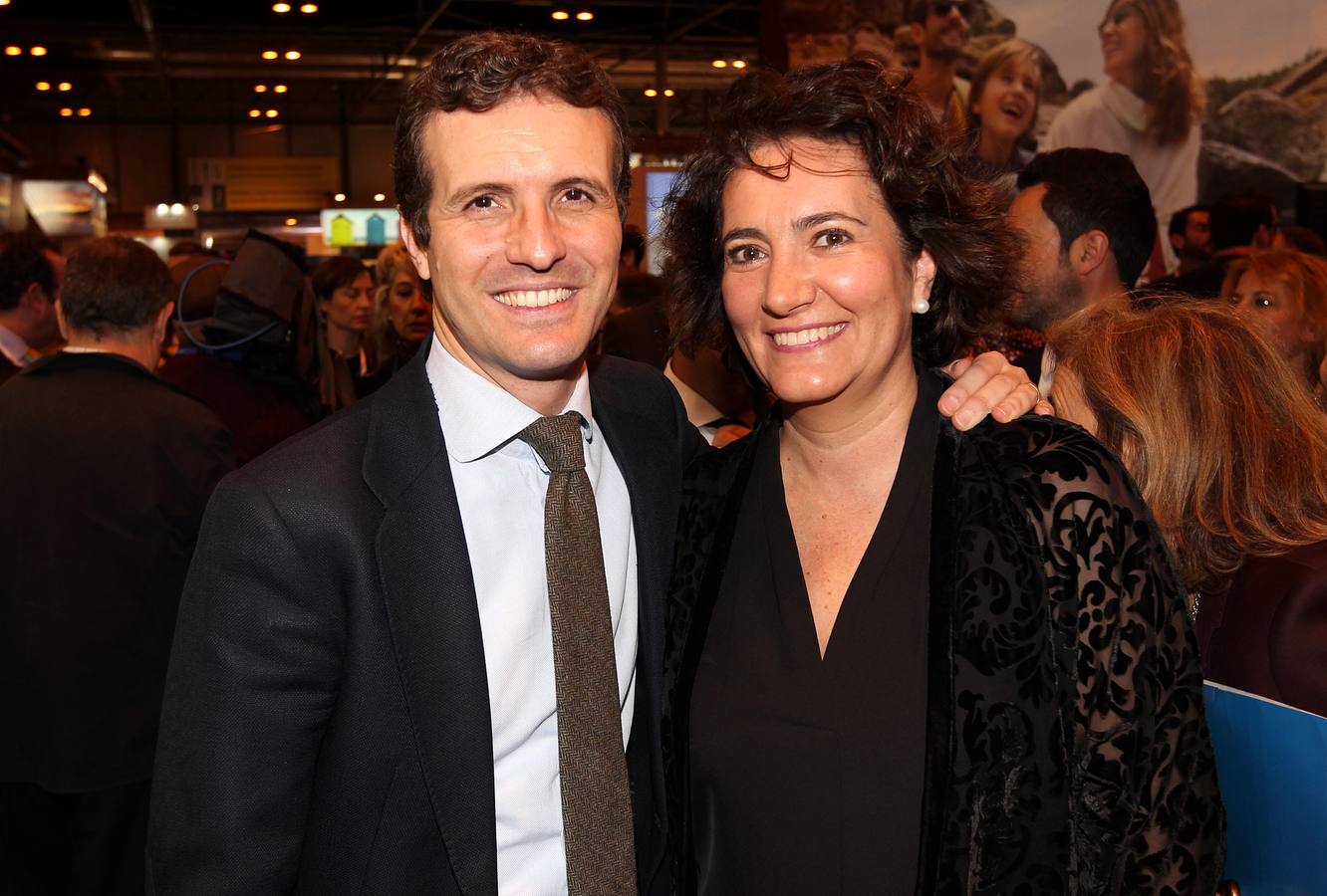 La consejera de Cultura y Turismo, María Josefa García Cirac, junto al presidente nacional del Partido Popular, Pablo Casado, en la visita al stand de Castilla y León.