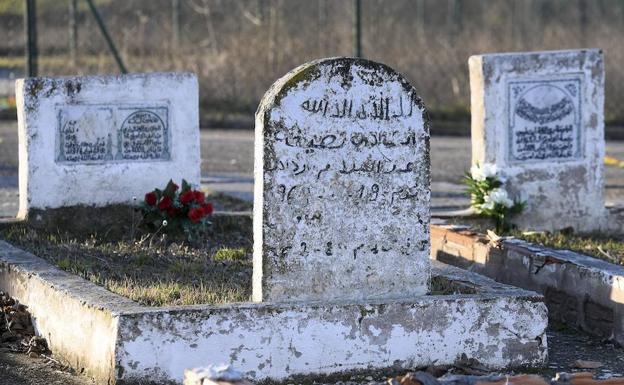 Lápidas de la zona musulmana del cementerio municipal de Burgos. :: 