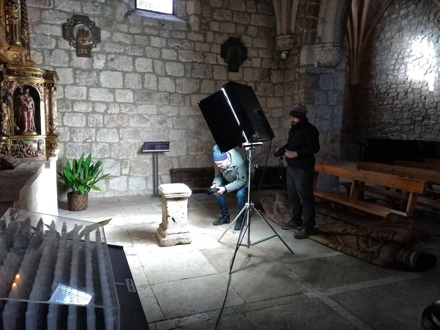 Esperanza Martín, Manuel Gil, Samuel Lahoz y Zoilo Perrino están localizando, registrando de manera precisa y documentando fotográficamente el rico patrimonio arqueológico de Poza de la Sal.